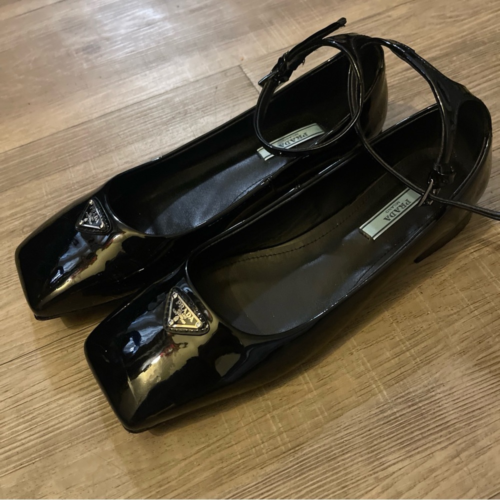 Prada Patent leather square toe ballet flats in size 42, color Black